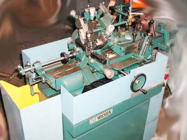 Фото токарного верстата поздовжнього точення 1В06А 1В06А Фото